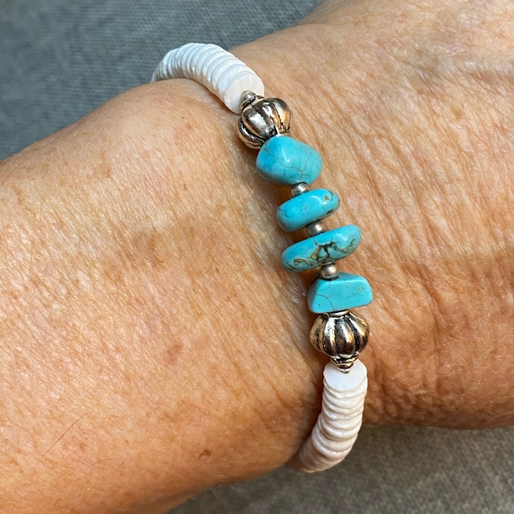 ✨ Turquoise Chip & White Shell Heishi Memory Wire Bracelet ✨
